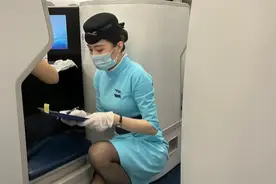 醉人双腿的魔法！深入剖析空姐为何穿丝袜，绝对颠覆你的认知！图片