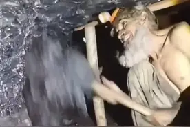 地下黑金，想不到国外煤矿还是人工挖煤，让现在的中国人感慨万千图片