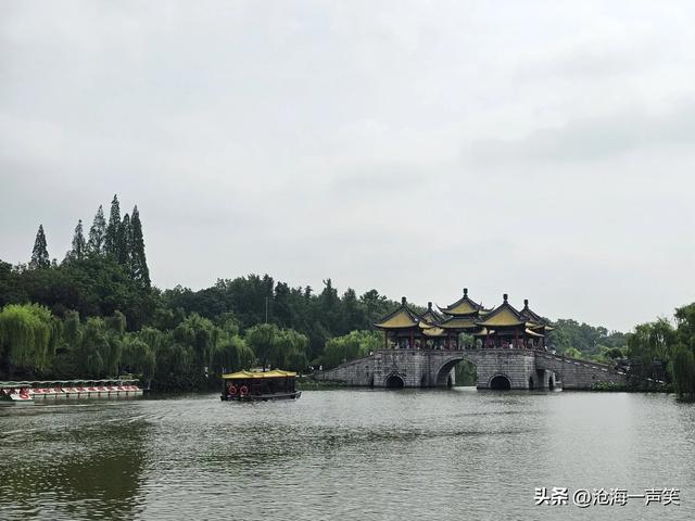 扬州廋西湖的美，美不胜收，游船，凉亭，五孔桥，荷花，垂柳