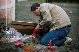 图片记忆：含泪目睹震后的北川图片