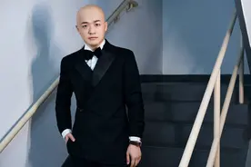 包贝尔自导自演新片定档，看了评论区，才知道他的人脉有多强！图片