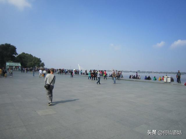 哈尔滨览松花江景