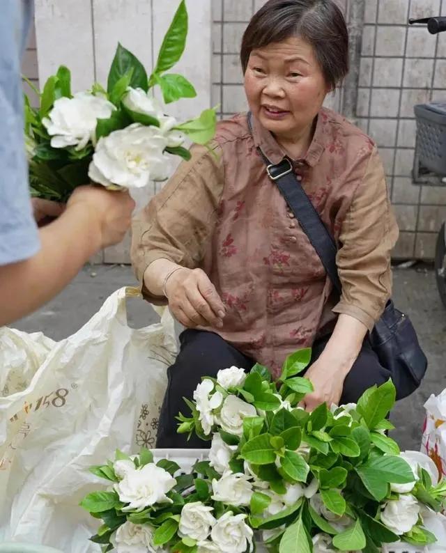 不要再喊女人为美女，小姐了，已经过时了，现在流行这三种称呼