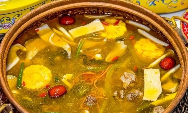 山东游客到青海遇牧民办酒席，随礼300吃席，结果吃完被拦不让走