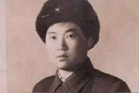 此人被誉为四野花木兰，因一次妇科病暴露其性别，后被毛主席接见图片