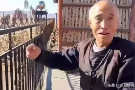 不接受反驳！面对老虎，东北大爷不慌不忙关门，俺就是命硬图片