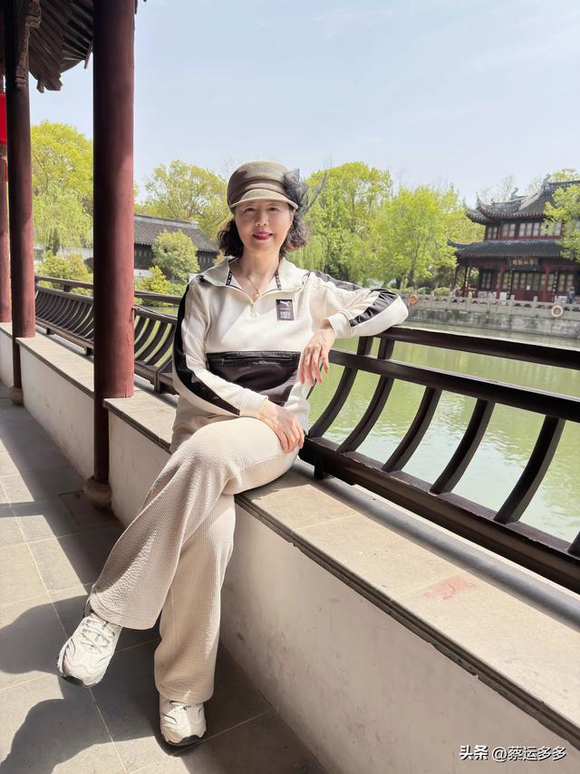 清明访千灯，顾园寄幽思