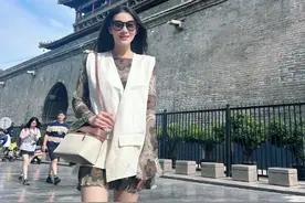 张馨予一家广州出发自驾游，打卡西安美景美食，妈妈出镜年轻时尚图片