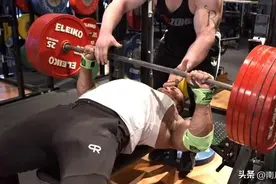 平板卧推90kg才算牛？别比了！这张表教你重新定义合格与优秀！图片