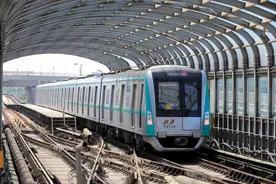 “五一”假期，北京多条涉火车站地铁线路将延时运行，高速交通量或将创历史新高图片