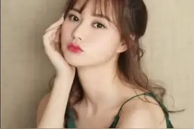 吴一迪，赵本山身材最好的徒弟，曾担任其助理，骑车好潇洒图片