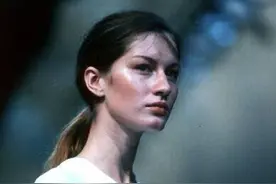 吉娘娘：出道时被迫赤裸走秀，在雨中落泪，称那是很痛苦的时刻图片