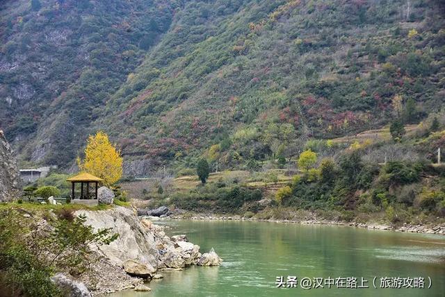 汉中出发沿嘉陵江跨省自驾,把秦巴深秋的美景装进车窗~图片