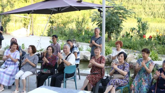 小关乡飞水村：清凉民宿里，唱响夏日慢生活