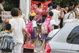 现在孩子上学为啥需要家长接送，除了安全问题，还有2点很重要图片
