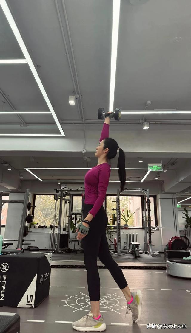 天呐！被姚晨的高难度瑜伽动作惊呆了！果然美丽背后是极致自律