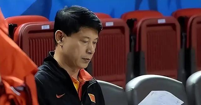 毁了王治郅，逼姚明退役，他凭一己之力让中国篮球倒退了二十年！