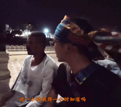 专坑中国人？中国游客在埃及排队给小费，大巴工作人员伸手就要钱
