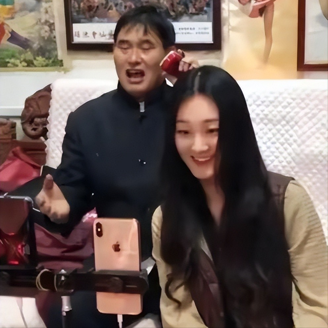 离婚四年后，大衣哥终于等来好消息，前儿媳陈亚男悔的肠子都青了