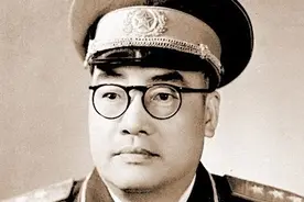 1957年，李涛上将时隔30年回乡，嘱咐持枪警卫：回家了，收起来图片