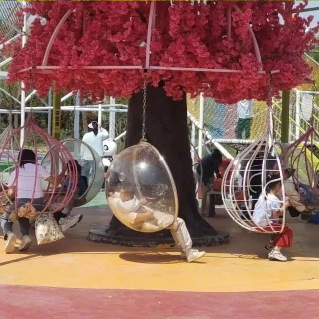 周末向北，去济南这个小县城里摘桃、吃鸡、泡温泉，恣儿得很！