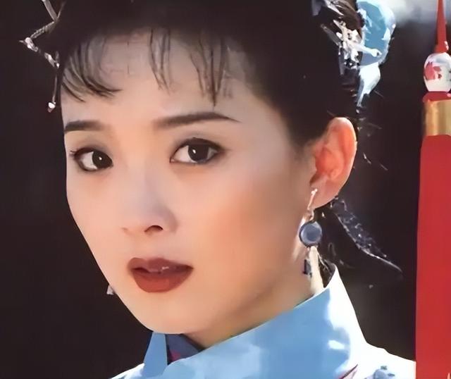 王艳晒19岁儿子近照，球球已经比妈妈高出半个头，长得像妈颜值高