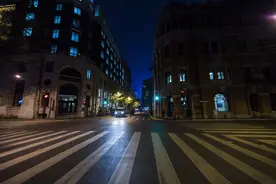 “怀孕了晚上尽量别出门”，别不信老人的话，孕妇确实不宜走夜路图片