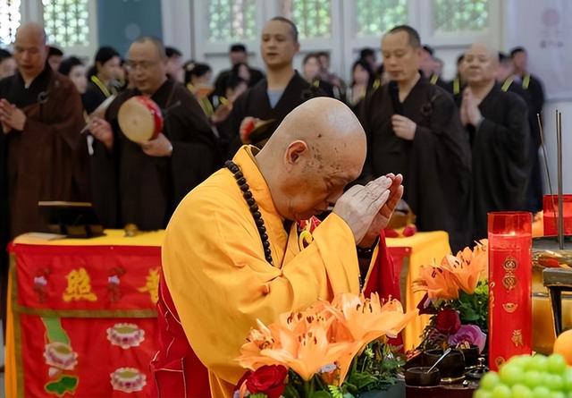 为啥欧美著名教堂大多不收费，国内寺庙普遍收费，原因其实很简单