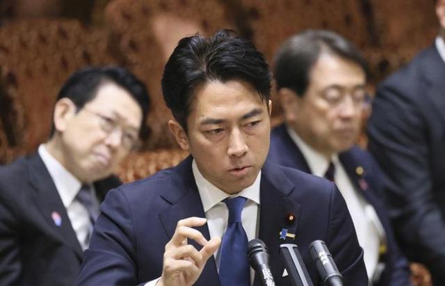 歼15雷达照射后，惹怒中国的恐慌在日蔓延，高市首相位还能赖多久