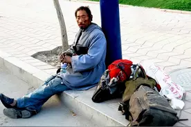 为什么流浪汉不睡在ATM机器旁边，那里明明舒适又安全？图片