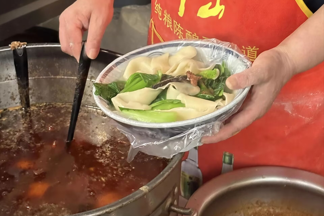 这座火车拉来的牛肉板面城，大多人都没怎么玩过