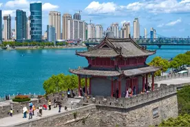 上半年湖北各市GDP预测：武汉接近万亿、黄石破千亿图片
