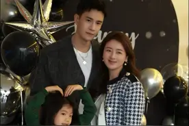 小李琳晒全家福为老公庆生，经超怀抱妻女好幸福，7岁女儿像爸爸图片