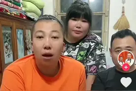 东北女顶流化身“战狼版李子柒”，徒手建茅楼、焊狗笼，吸粉1700万：好强的生命力图片