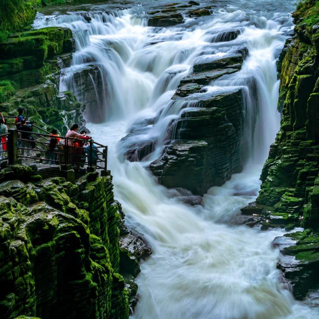 腾龙洞图景记略或题跋(组诗节选)