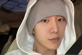 范丞丞最新素颜照，生图照样这么帅，关键是皮肤也很好！图片