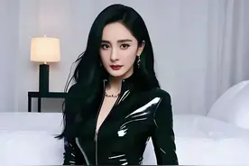 大幂幂这漆皮连体衣造型，性感魅力拉满，一般人真难有这驾驭！图片