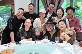 7位高寿健在广东明星 最年长的已有88岁 卢秋萍真优雅 黄俊英很硬朗图片