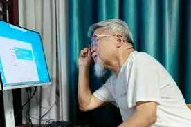 82岁深圳老先生：小小AI，拿捏！图片