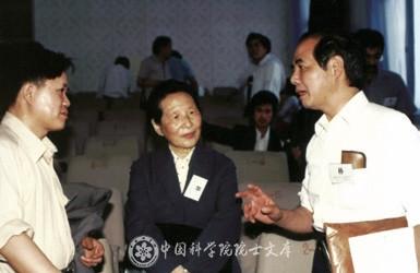 “龙芯一号”上为何刻下她的名字？