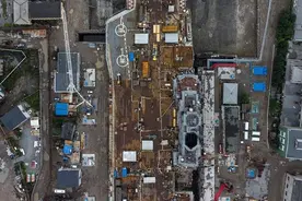 辽宁舰升级舰岛，俄方也公布一组图，烂泥中的俄航母很寒酸图片