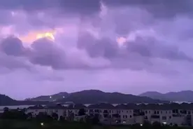 “紫气东来”？台风“贝碧嘉”登陆前，天空呈紫粉色！专家揭秘成因图片