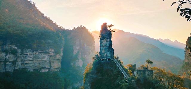 独山夹缝岩：在岩缝与飞瀑间，邂逅一场不被定义的探险诗
