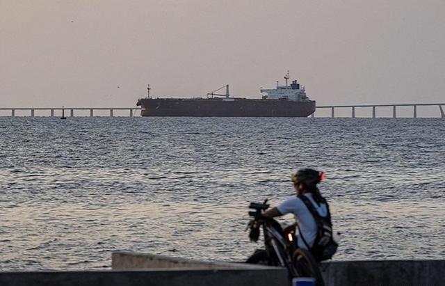 委内瑞拉油轮刚出海，中国军舰紧随其后	，特朗普的算盘又打错了？