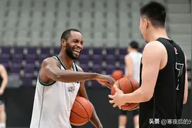 年薪240万美金的背后！号称CBA最强外援的弗格，用这些钱做了什么图片