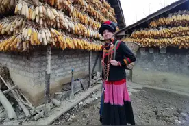四川凉山彝族遭到很多人的恶意攻击，作为彝族姑娘在这向大家道歉图片