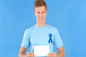 与艾滋病患者接吻会感染HIV吗？实际上，只有这3种途径才会被感染图片