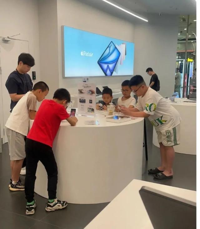 “手机网吧”要没了？！小孩哥没地儿玩游戏……