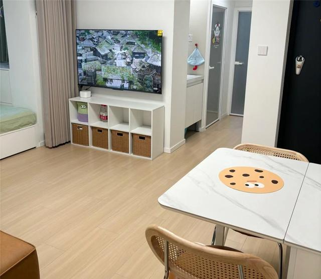 北京姑娘38㎡蜗居客厅火了，因“阳台改成卧室	”走红	，太有想法了