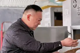 这对夫妻小虫养殖，一年竟挣了400万！背后的致富秘籍曝光！图片